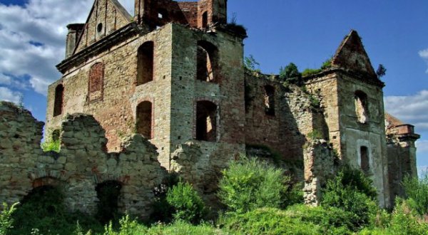 Ruiny Klasztoru Ojców Karmelitów Bosych